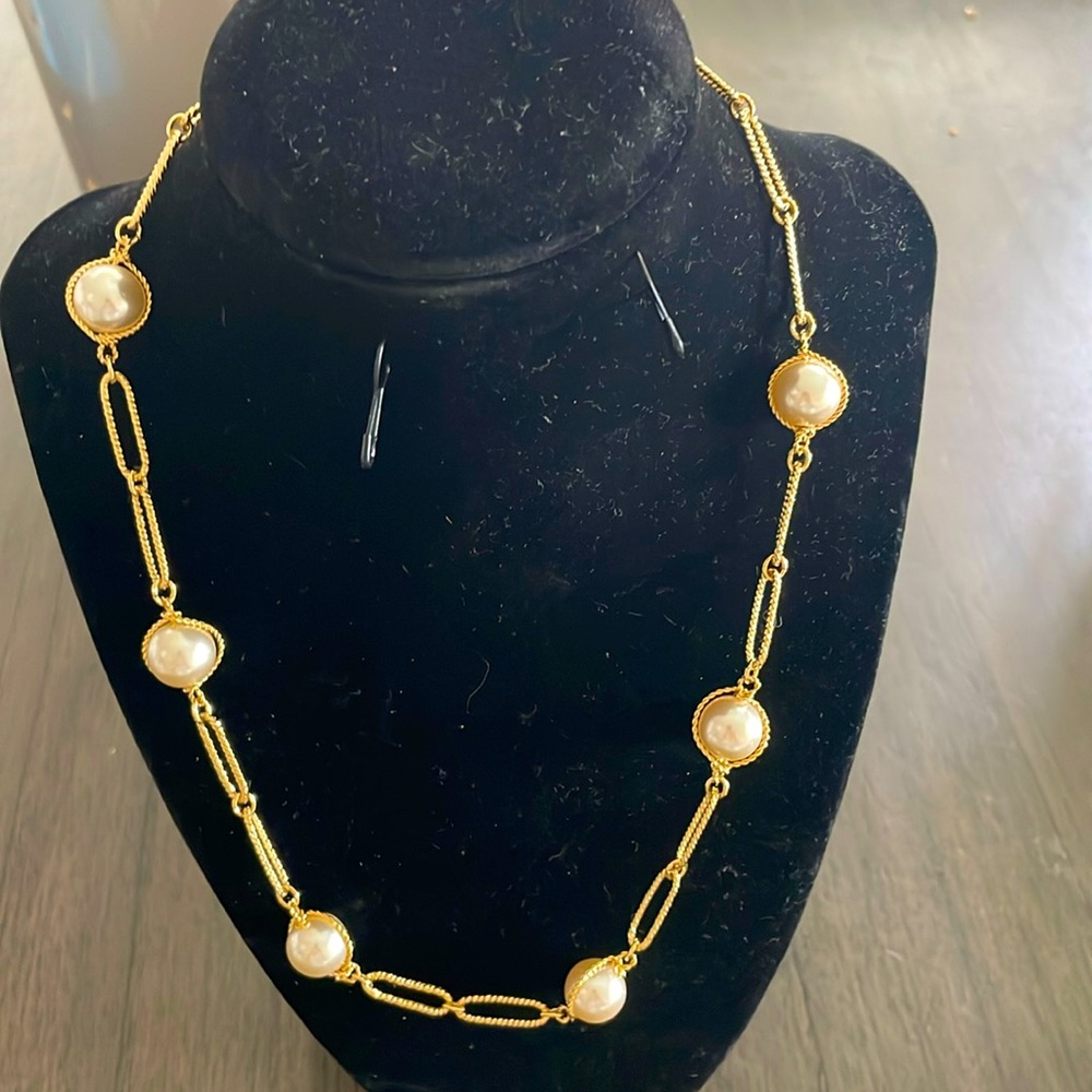Lovely Gold and Pearl Costume Necklace